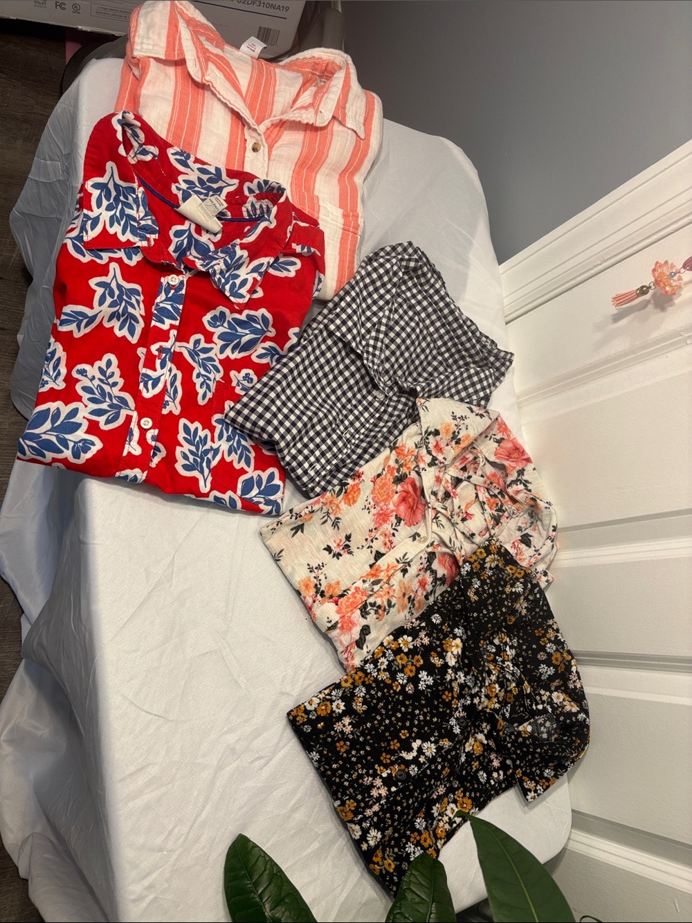 Women’s Stylish Shirt Bundle – 5 Pieces | Size XL | Floral & Trendy Prints - Picture 16 of 16